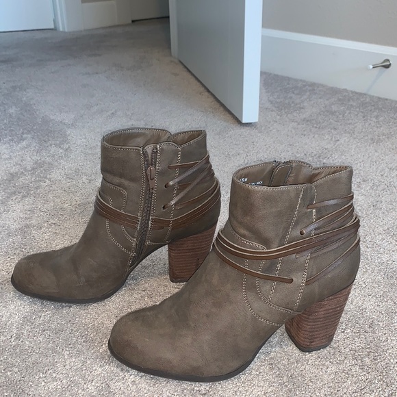 Brown/ taupe ankle boots - Picture 2 of 3